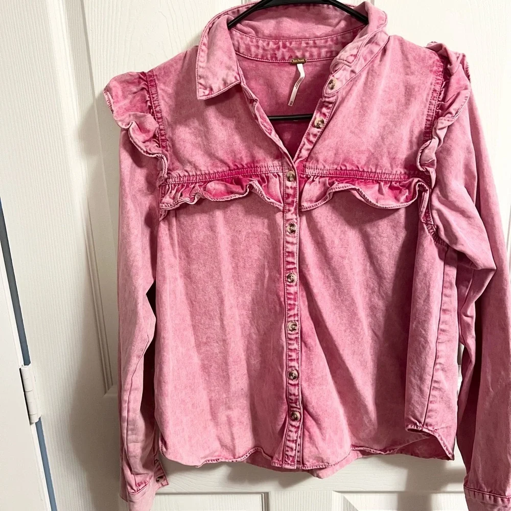FREE PEOPLE PINK RUFFLE BUTTON-UP SHIRT rare size XS